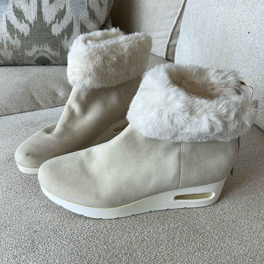 DKNY ankle boots cream with fur cuff size 8.5